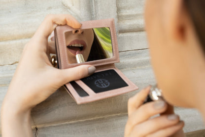 Portofel piele naturala cu cu oglinda si protectie anti scanare carduri RFID, design compact trifold, Marseille - roz