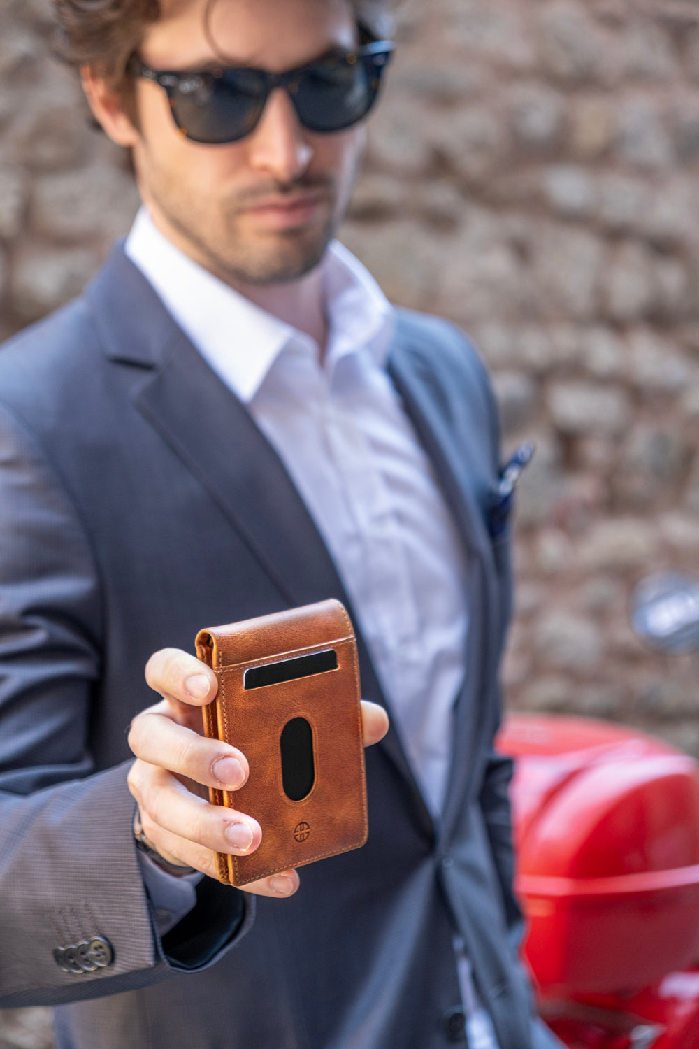 Portofel din piele naturala cu protectie anti scanare carduri RFID si cu buzunar pentru monede, Trento - cognac