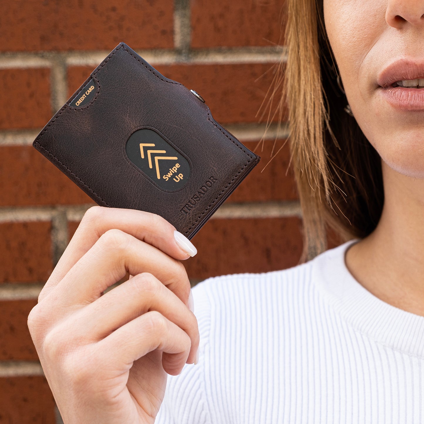 Portofel piele naturala cu protectie anti scanare carduri RFID, design compact trifold, Valencia - maro
