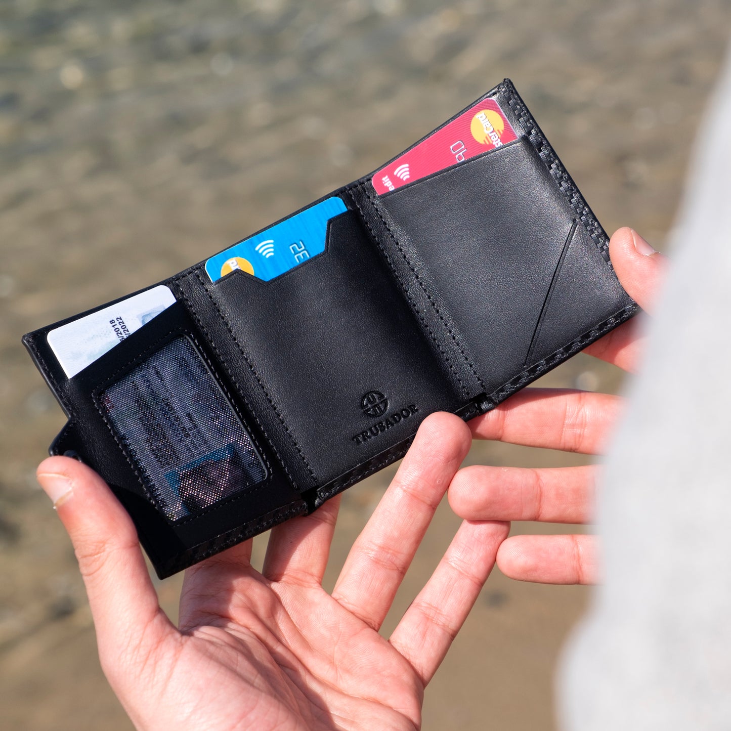 Portofel piele naturala cu protectie anti scanare carduri RFID, design compact trifold, Verona - negru