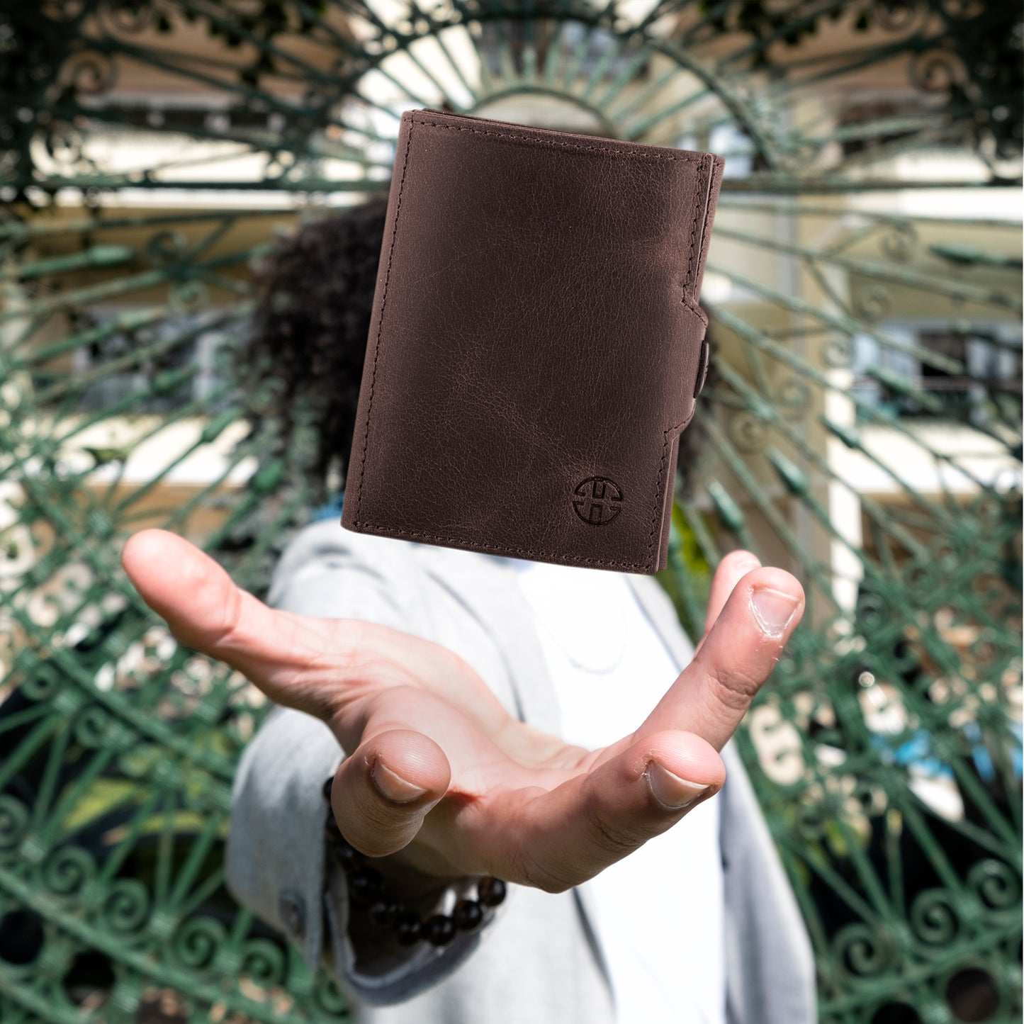 Portofel piele naturala cu protectie anti scanare carduri RFID, design compact trifold, Verona - maro