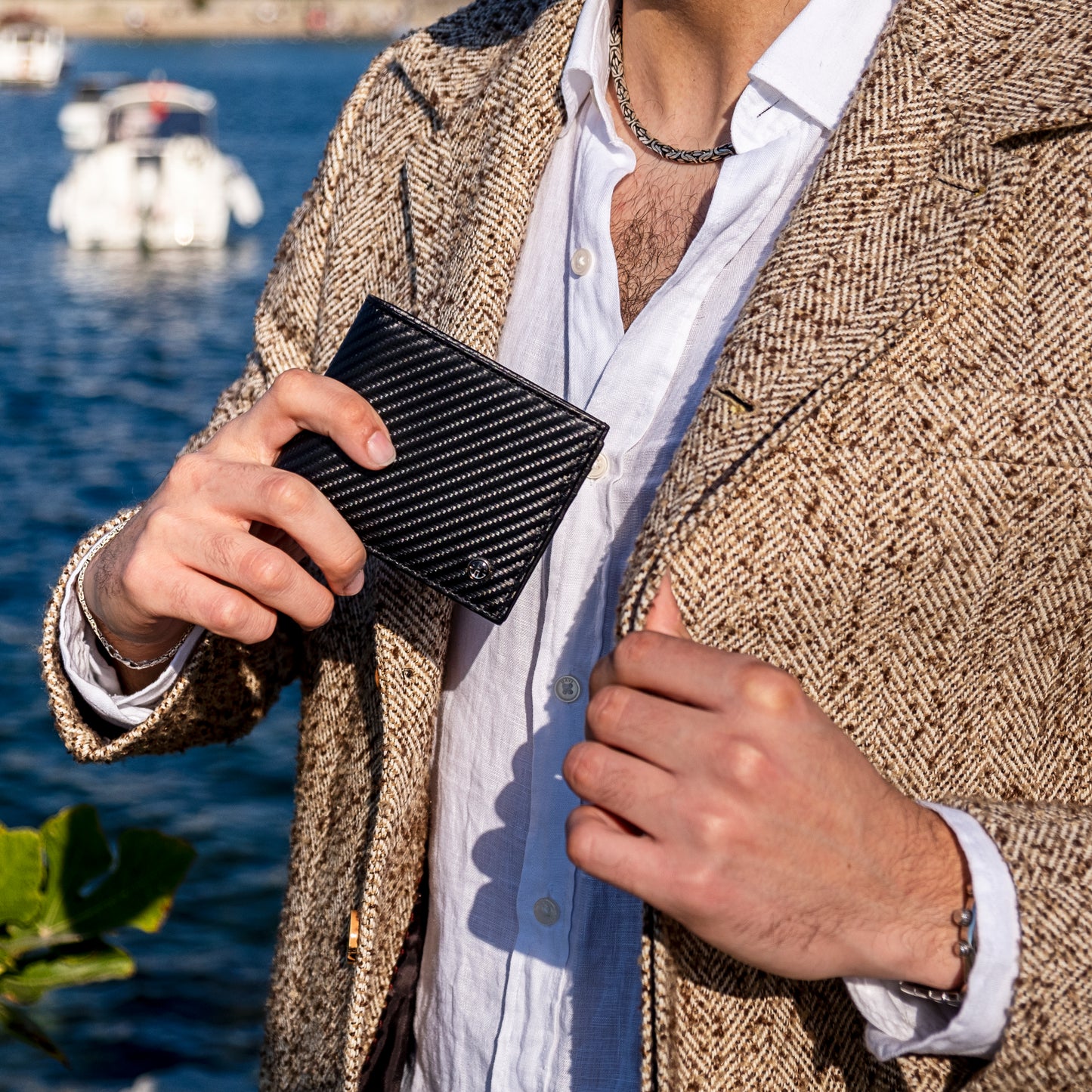 Portofel din piele naturala cu protectie anti scanare carduri RFID Treviso - negru carbon fiber
